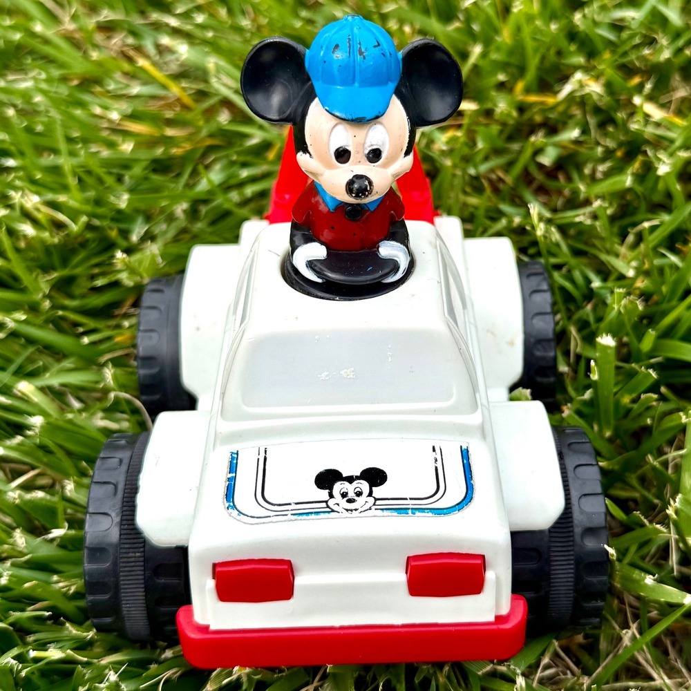 Vintage Mickey Mouse Illco Tow Truck Toy Disney White Red Blue Pre-School 1980s